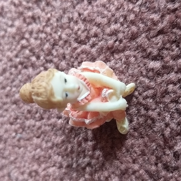 11 Small Ballerina Figurines - Picture 8 of 12